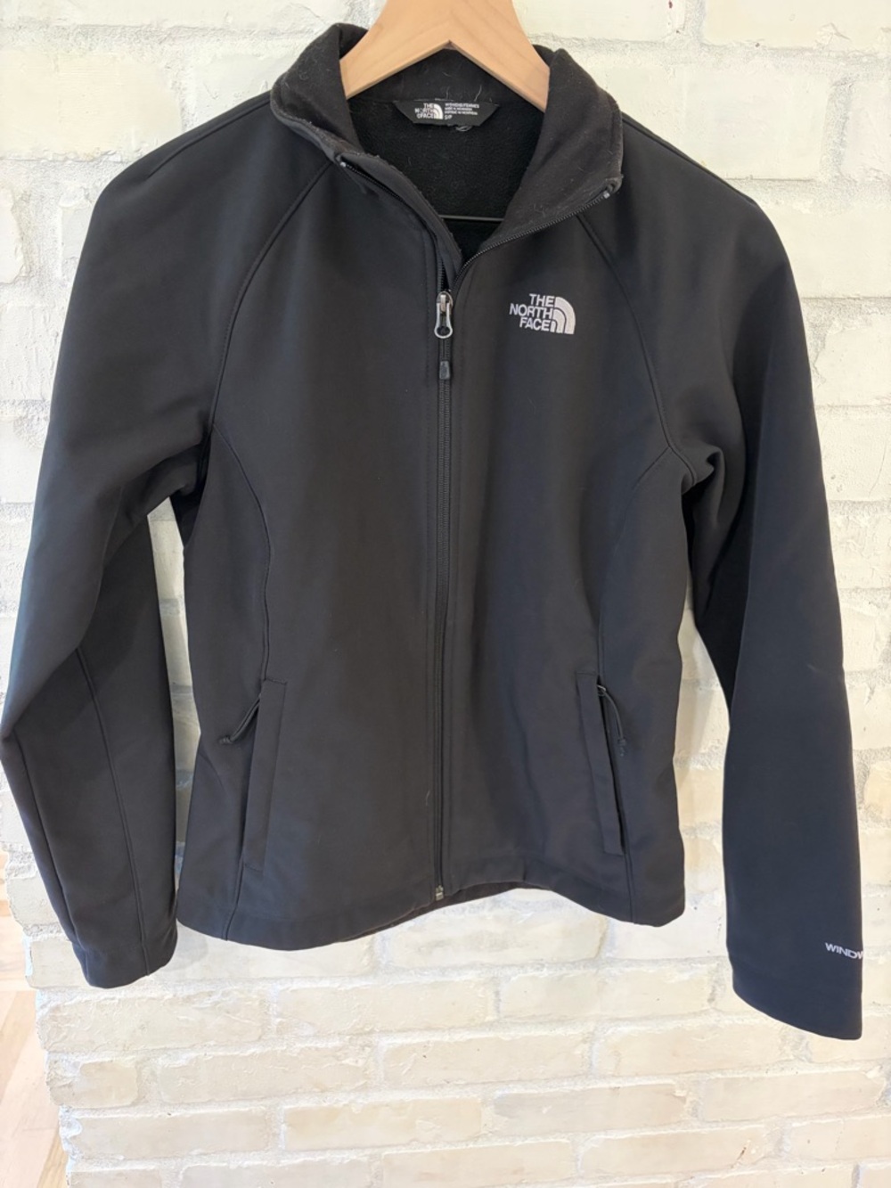The North Face Windwall Fleece Black Softshell Jacket
(B6)